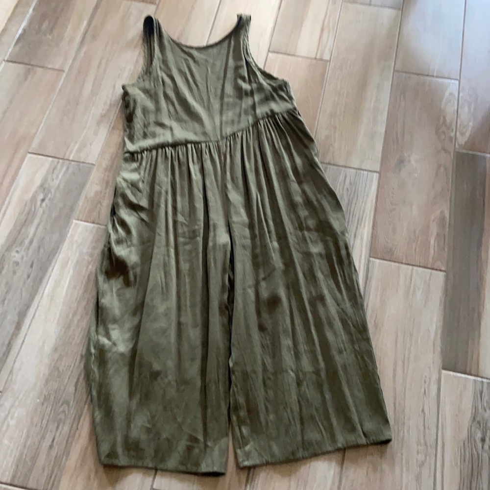 Olive green jumper. Size XL